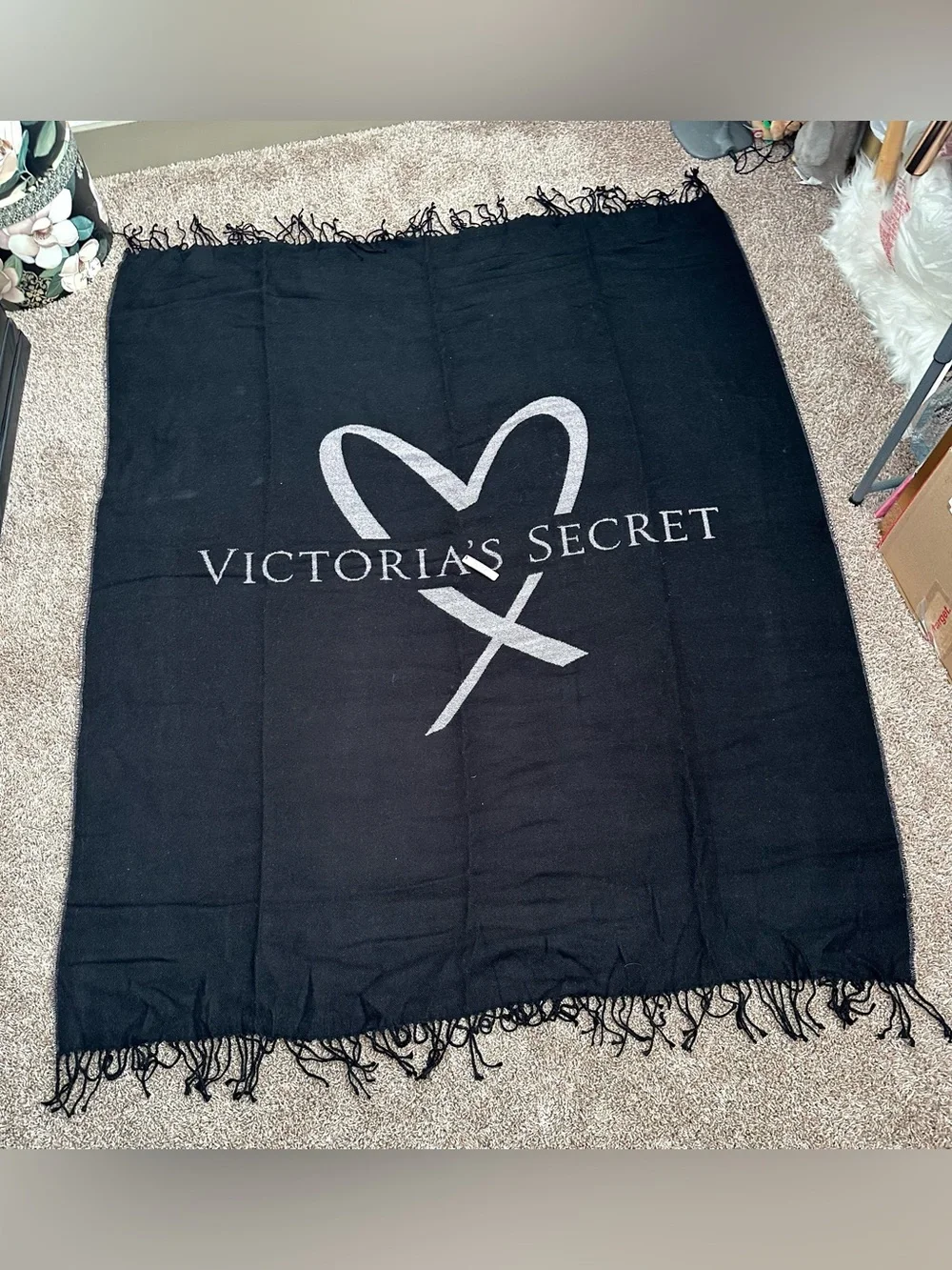 VS LUXURY THROW